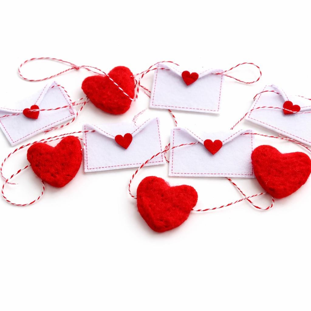 Mini Heart Envelope Garland, Valentine's Day Garland, Heart Garland, Felt Garland, Sweetheart Garland, Red Heart Garland, Valentine Decor